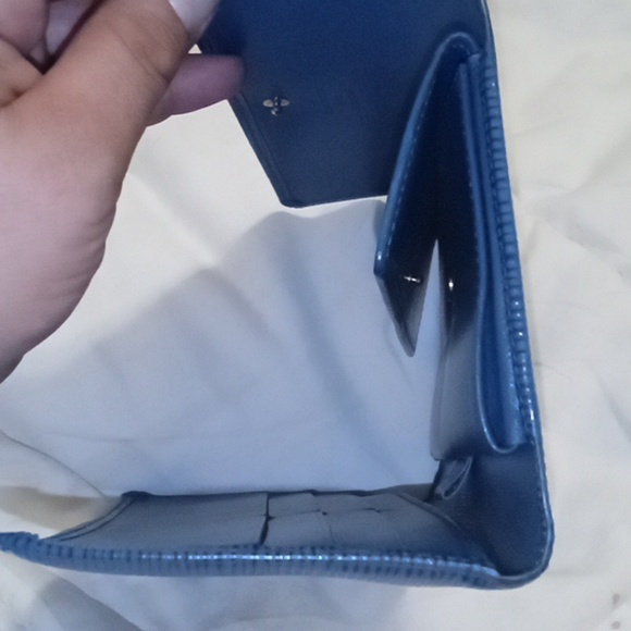 ✨HOST PICK ✨ BLUE VINTAGE EPI LEATHER LOUIS VUITTON WALLET. Tri fold - Picture 9 of 14